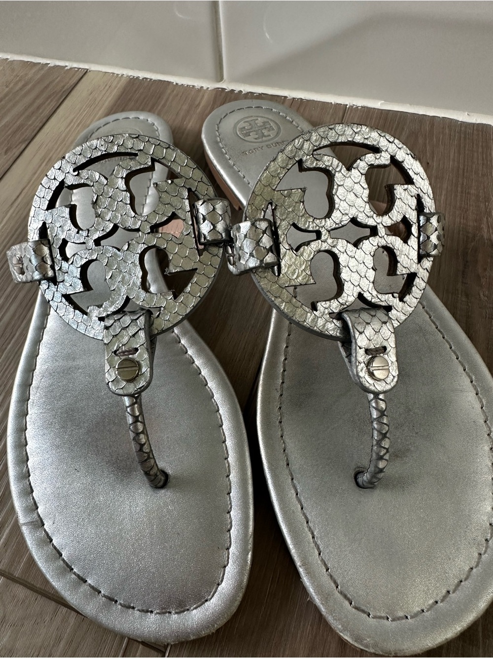Tory Burch Miller Sandal Metallic Silver Size 9 - Picture 3 of 6